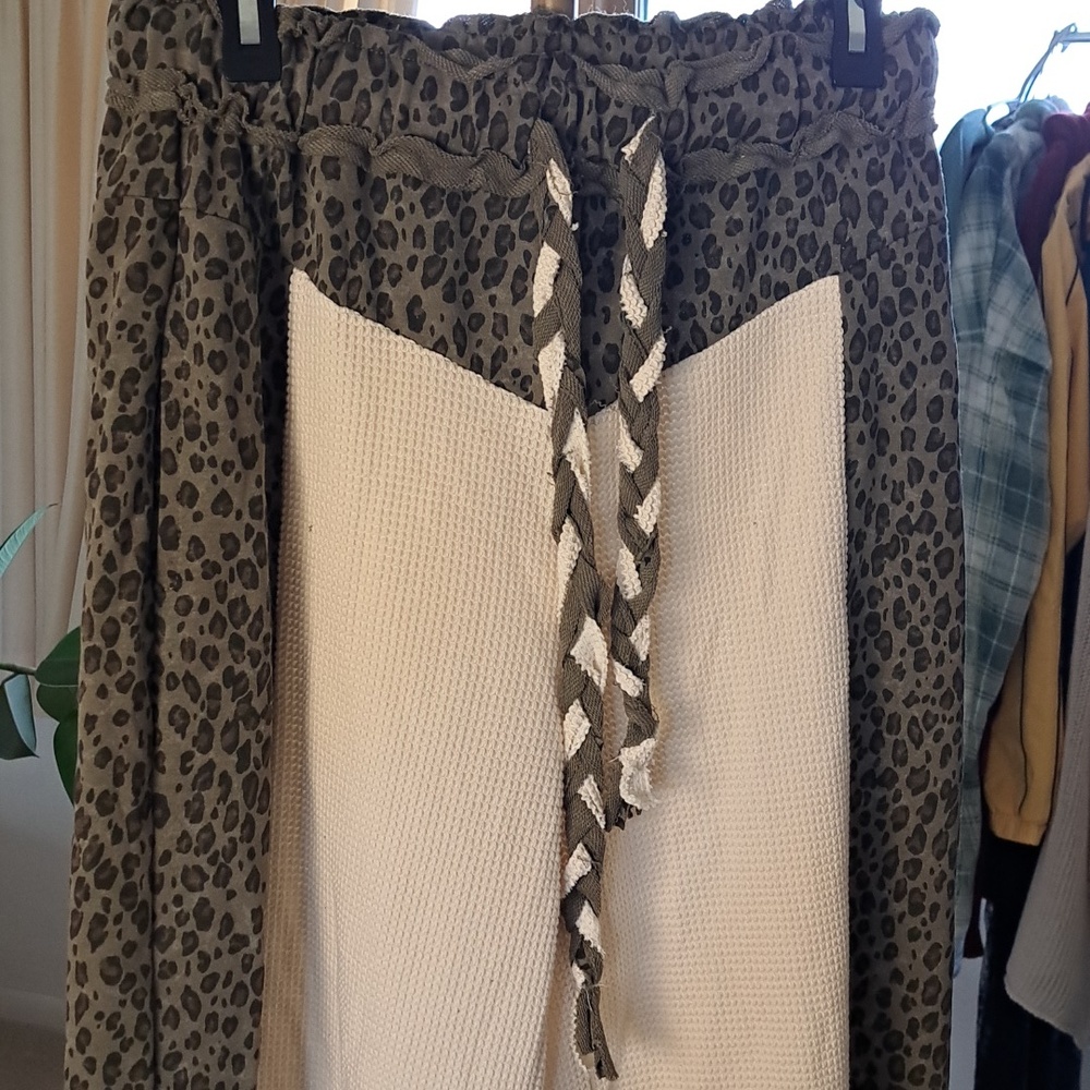 POL Two-Tone Leopard Trim Cream Lounge Pants Wide Leg Inseam 28.5 - Picture 3 of 9